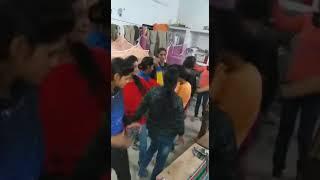 Girls Dance at Room  लड़कियों ने  डांस किया, और बनाया वीडियो
