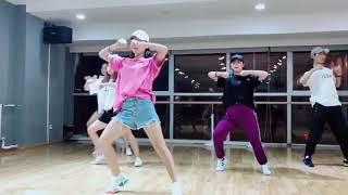 Beautiful Chinese girls dance sexy jazz