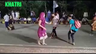 लडकियो का शानदार और खतरनाक डांस,,Girls dance video on the road.. Today live